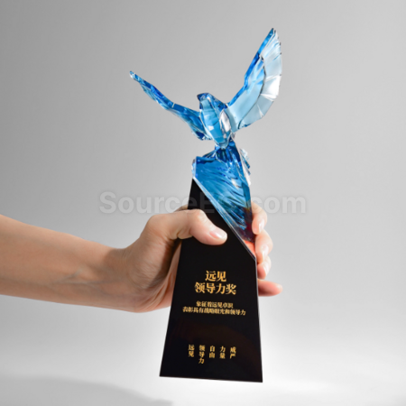 禮品訂造老鷹琉璃水晶獎座紀念品