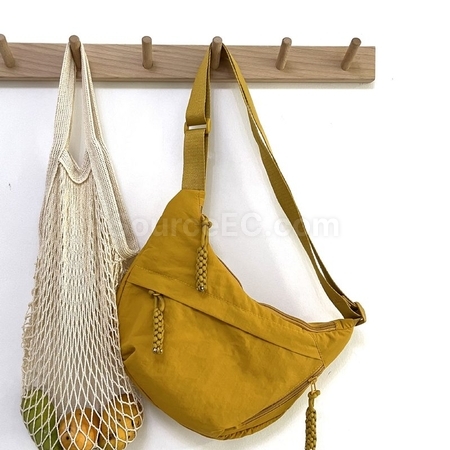 禮品訂造尼龍布斜挎餃子包紀念品