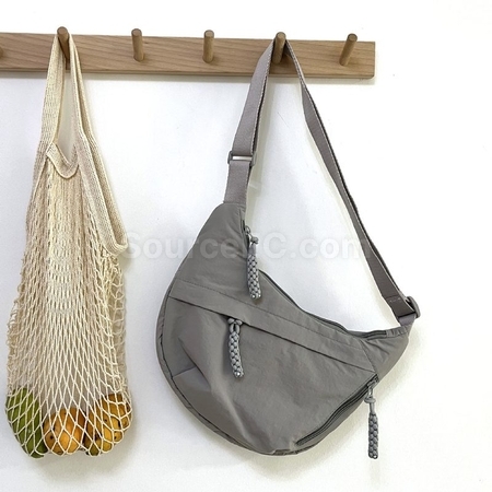 禮品訂造尼龍布斜挎餃子包紀念品