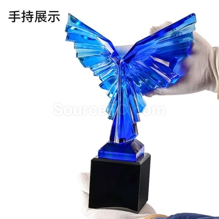 禮品訂造展翅琉璃水晶獎杯紀念品